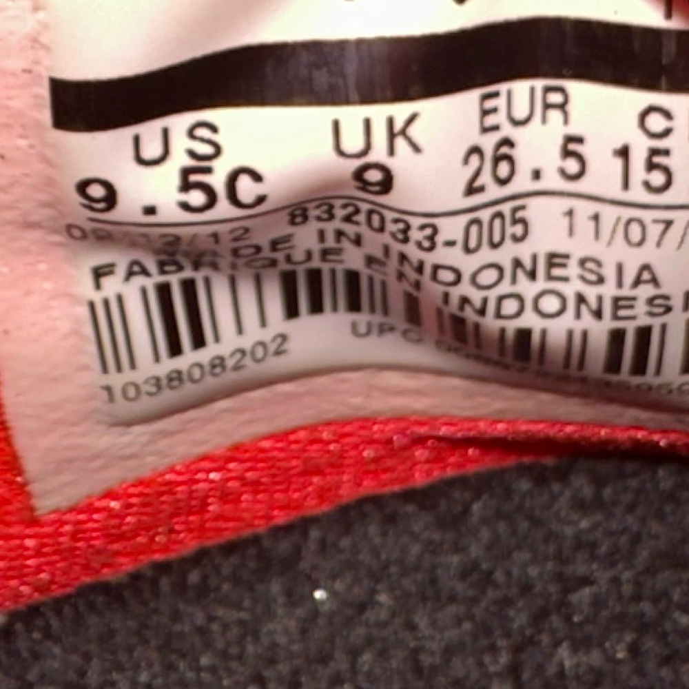 Kids Jordan 3 sneakers size 9.5 - Picture 7 of 8